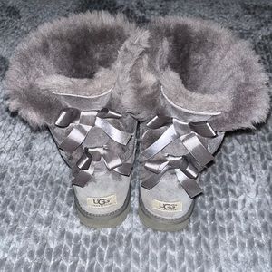 Bailey Bow Uggs- Grey